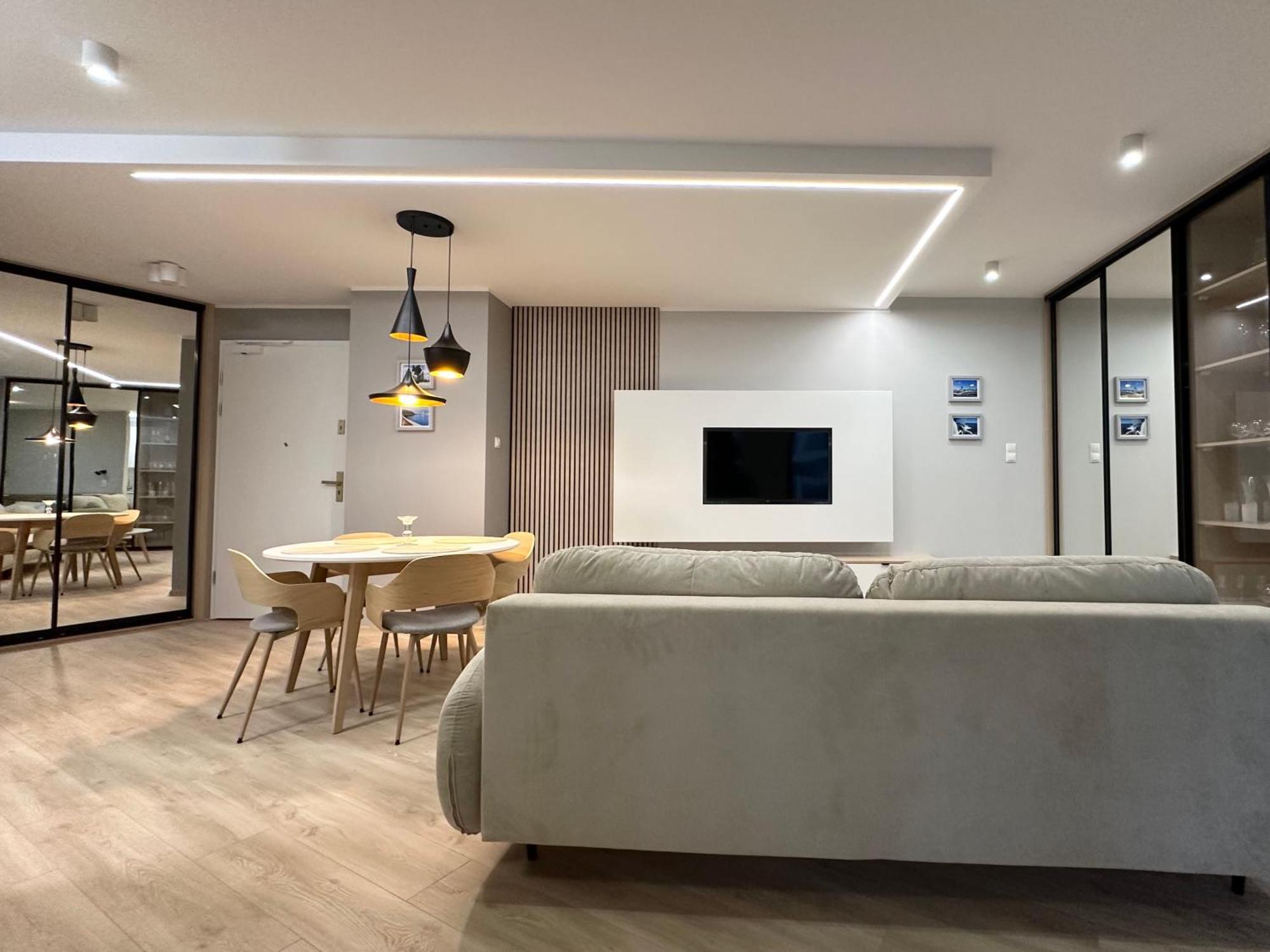 Apartamenty Portova Q4Apartments กดิเนีย ภายนอก รูปภาพ